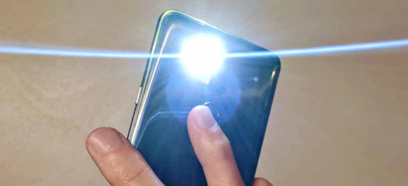 Shake to Turn on Flashlight Android